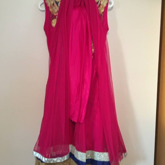 Gorgeous embroidered Indian Anarkali suit - Picture 4 of 4